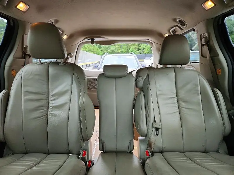 2011 TOYOTA SIENNA XLE 8-PASSENGER  