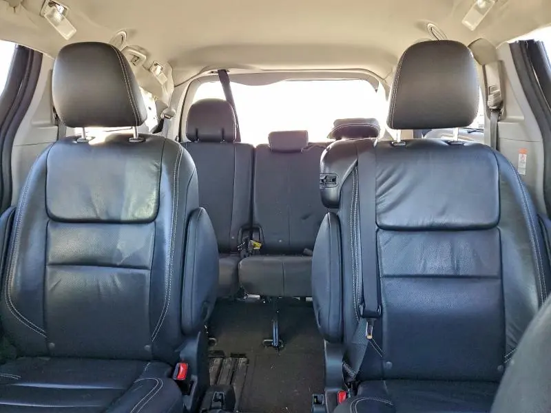 2017 TOYOTA SIENNA SE  