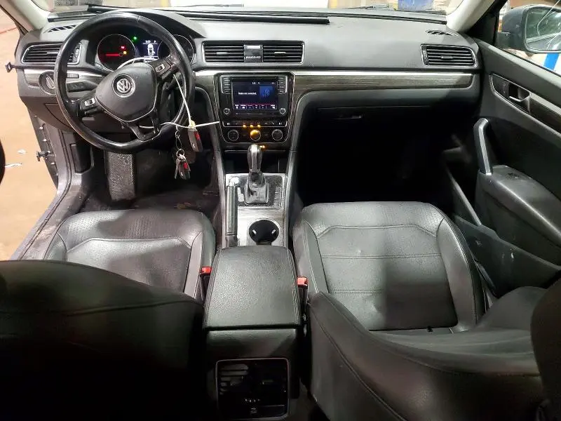 2018 VOLKSWAGEN PASSAT SE  