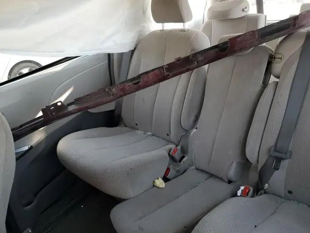 2011 TOYOTA SIENNA LE  
