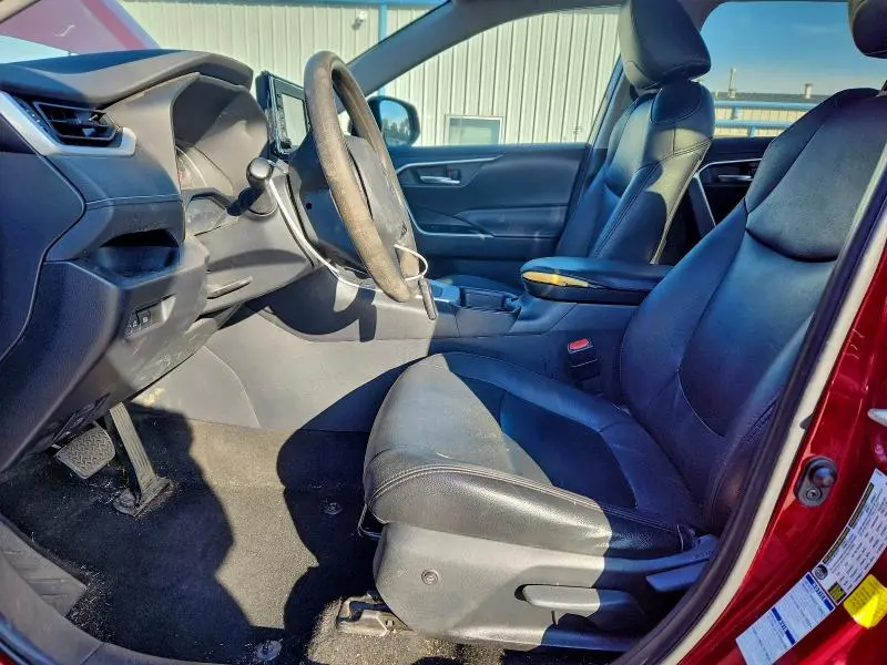 2019 TOYOTA RAV4 XLE  