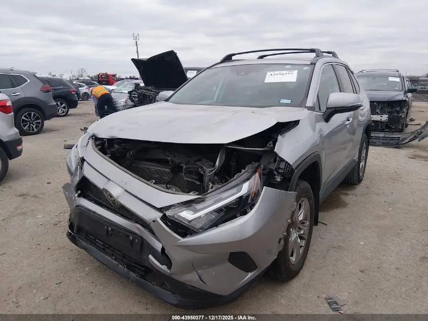 2023 TOYOTA RAV4 XLE