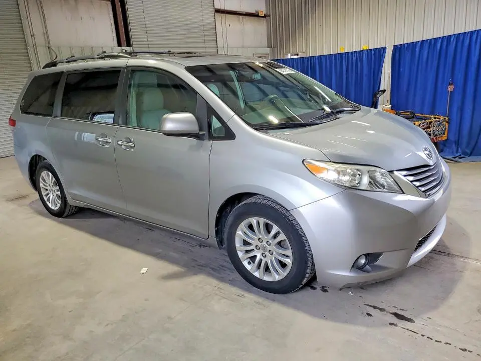 2014 TOYOTA SIENNA XLE 8-PASSENGER  