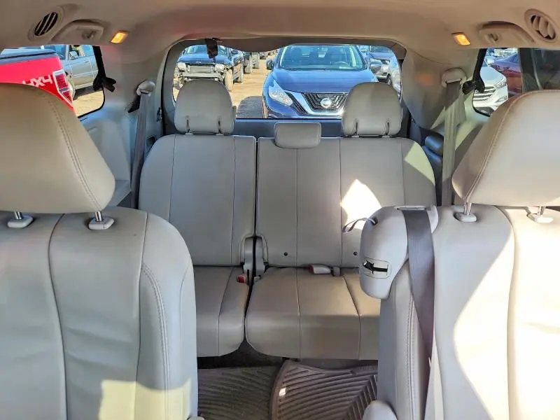 2014 TOYOTA SIENNA XLE 8-PASSENGER  