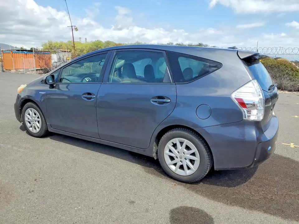 2012 TOYOTA PRIUS V TWO  