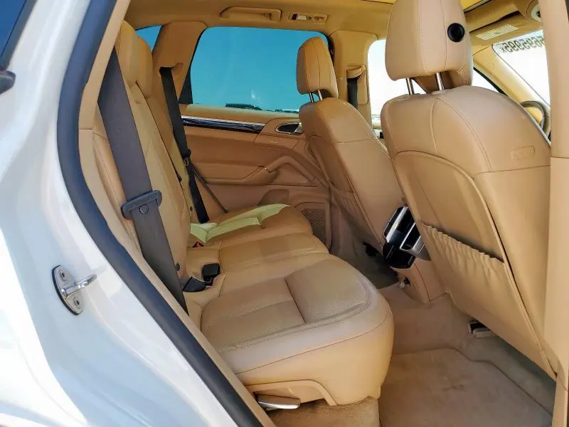 2016 PORSCHE CAYENNE   