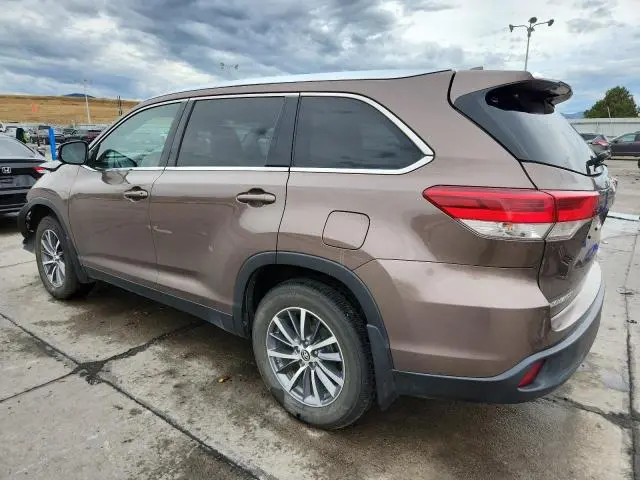 2019 TOYOTA HIGHLANDER SE  