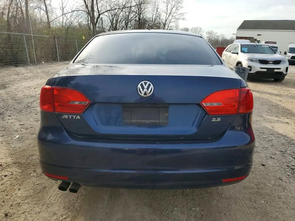 2011 VOLKSWAGEN JETTA SE  