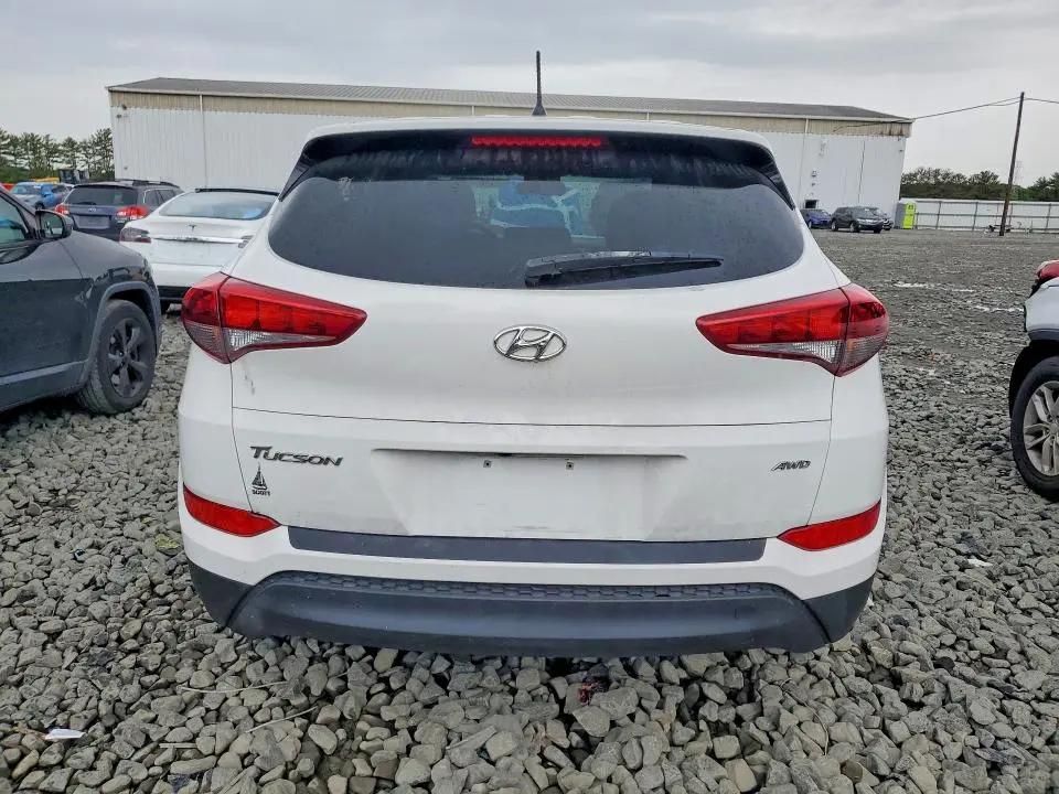 2018 HYUNDAI TUCSON SE  
