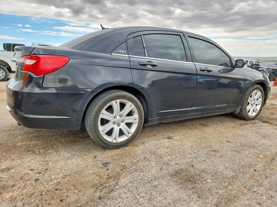 2013 CHRYSLER 200   