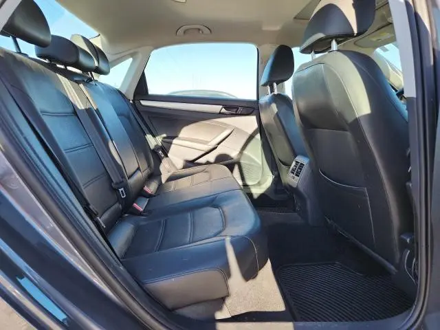 2013 VOLKSWAGEN PASSAT SE  