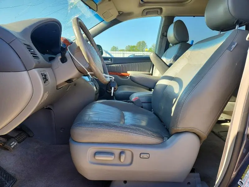 2010 TOYOTA SIENNA XLE  