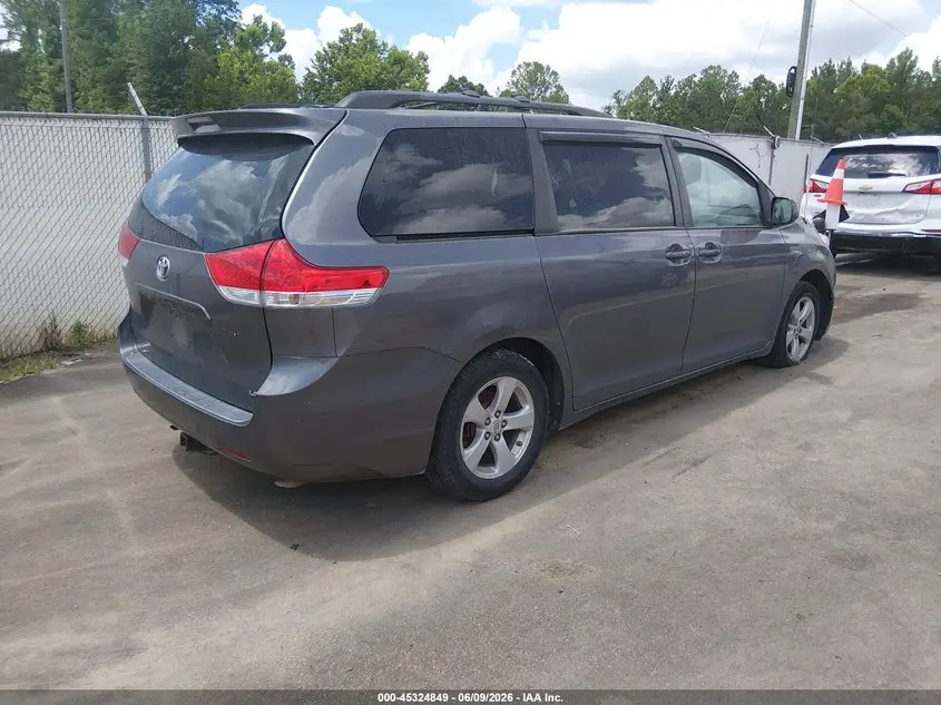2011 TOYOTA SIENNA LE V6