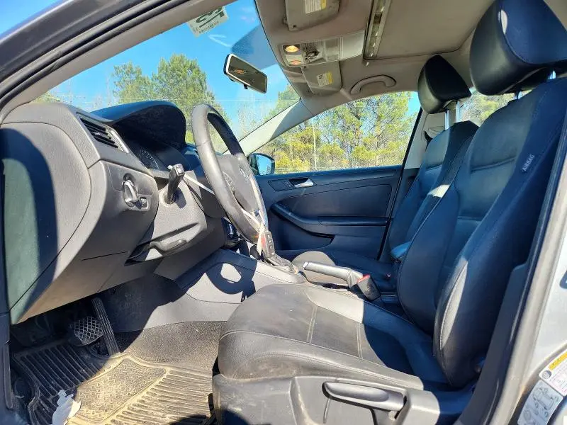 2012 VOLKSWAGEN JETTA SE  