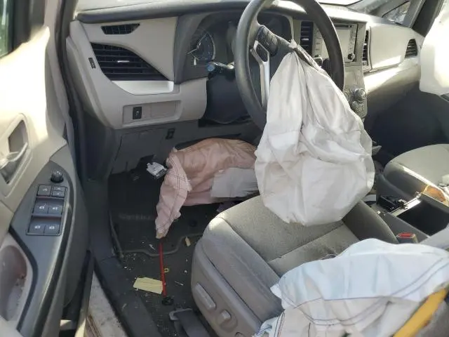 2019 TOYOTA SIENNA LE