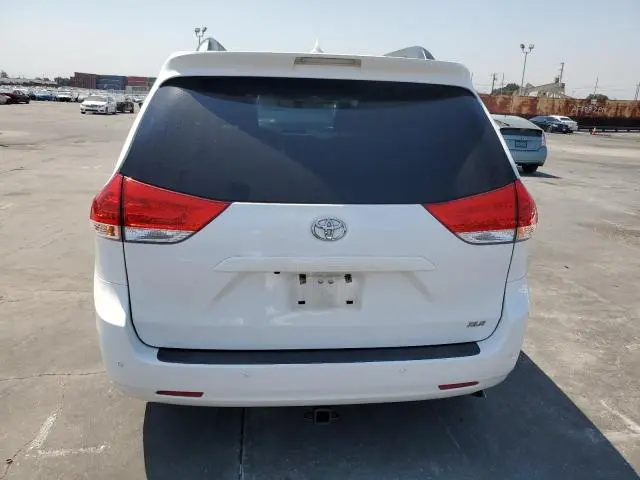 2012 TOYOTA SIENNA XLE  