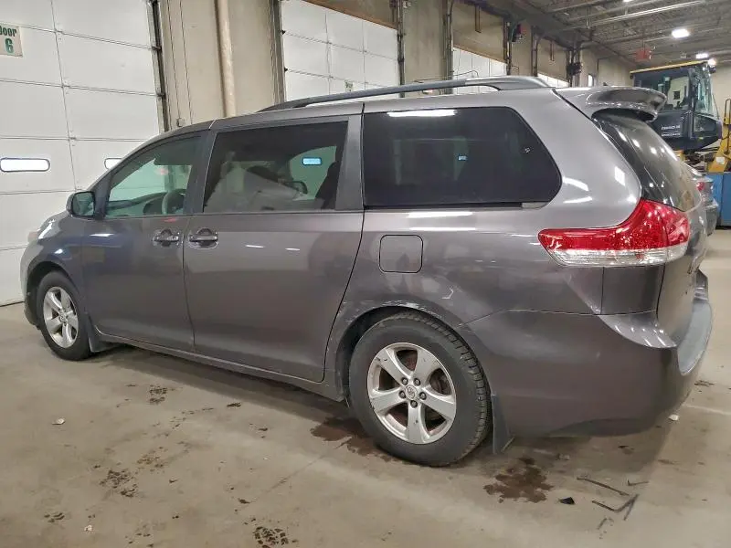 2011 TOYOTA SIENNA LE  