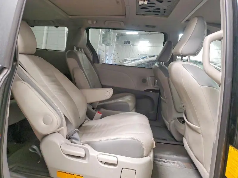 2012 TOYOTA SIENNA XLE  