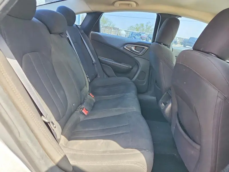 2016 CHRYSLER 200 LX  