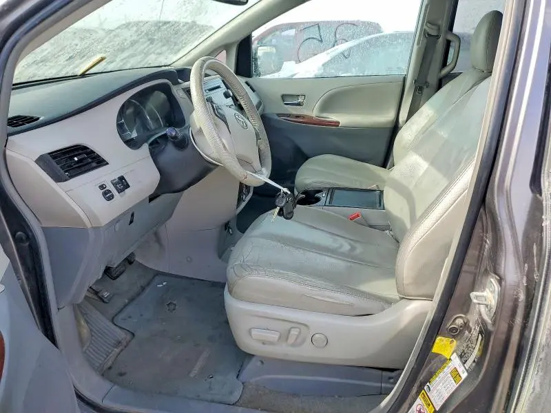 2012 TOYOTA SIENNA XLE  