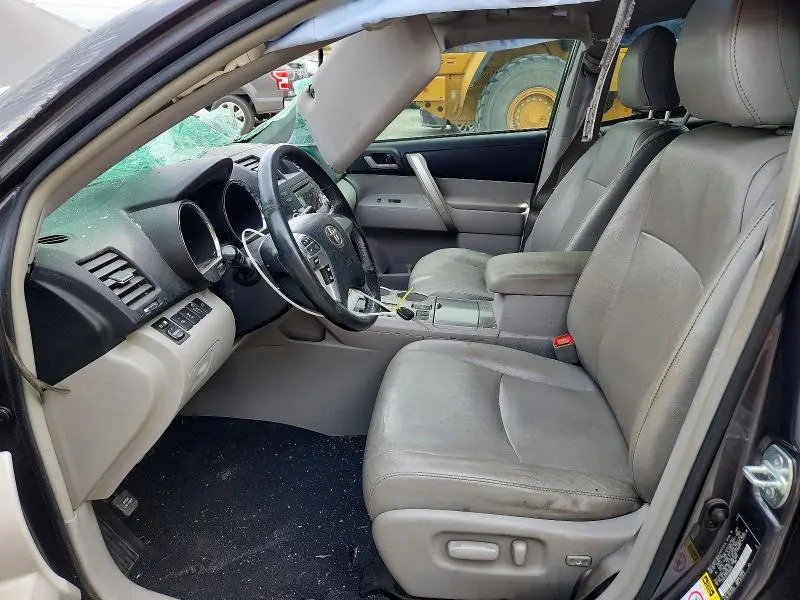 2012 TOYOTA HIGHLANDER SE  