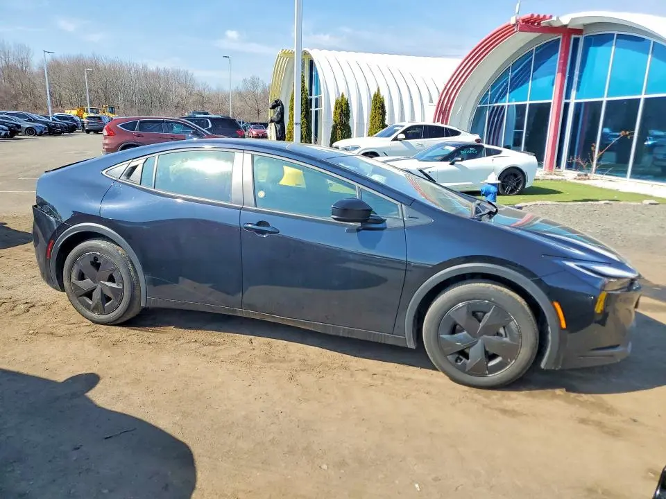 2025 TOYOTA PRIUS LE  