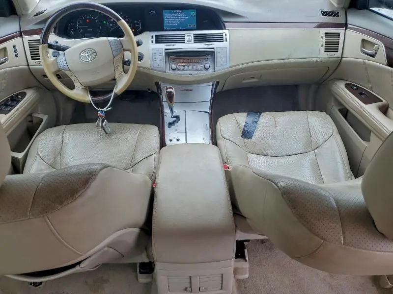 2010 TOYOTA AVALON XL  