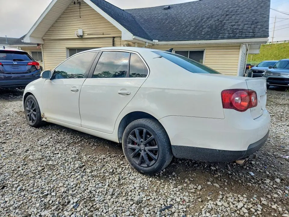 2010 VOLKSWAGEN JETTA SE  