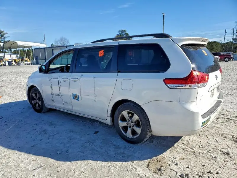 2014 TOYOTA SIENNA LE  