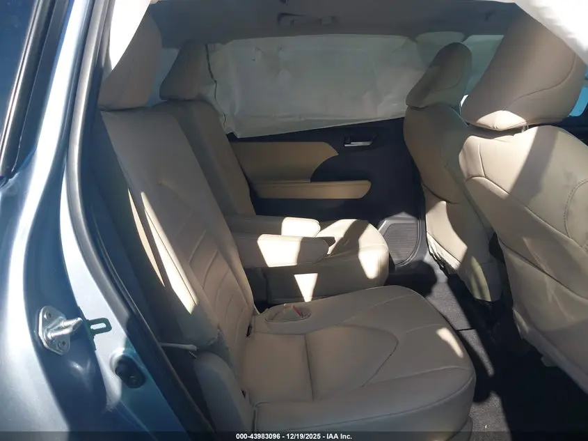 2024 TOYOTA HIGHLANDER XLE