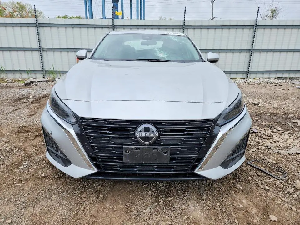 2023 NISSAN ALTIMA SV  