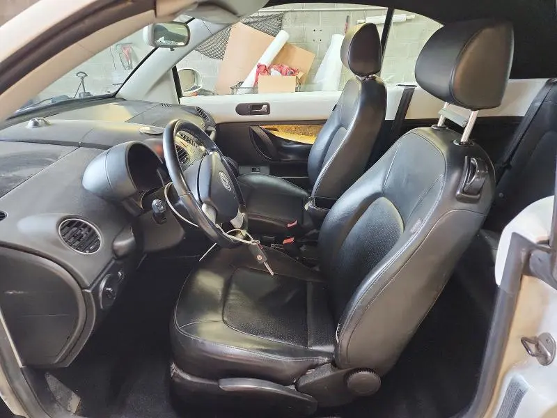 2010 VOLKSWAGEN NEW BEETLE   