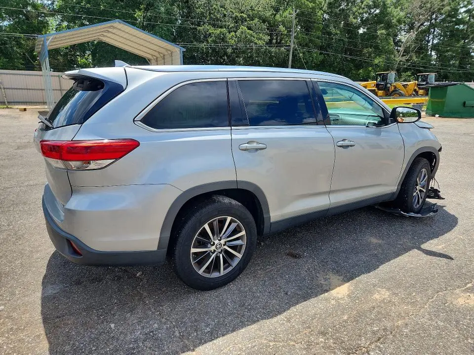 2019 TOYOTA HIGHLANDER XLE  