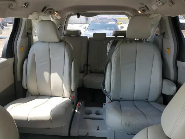 2013 TOYOTA SIENNA XLE  