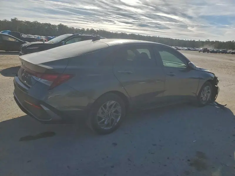 2024 HYUNDAI ELANTRA SE  