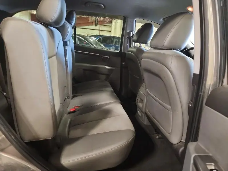 2011 HYUNDAI SANTA FE SE  