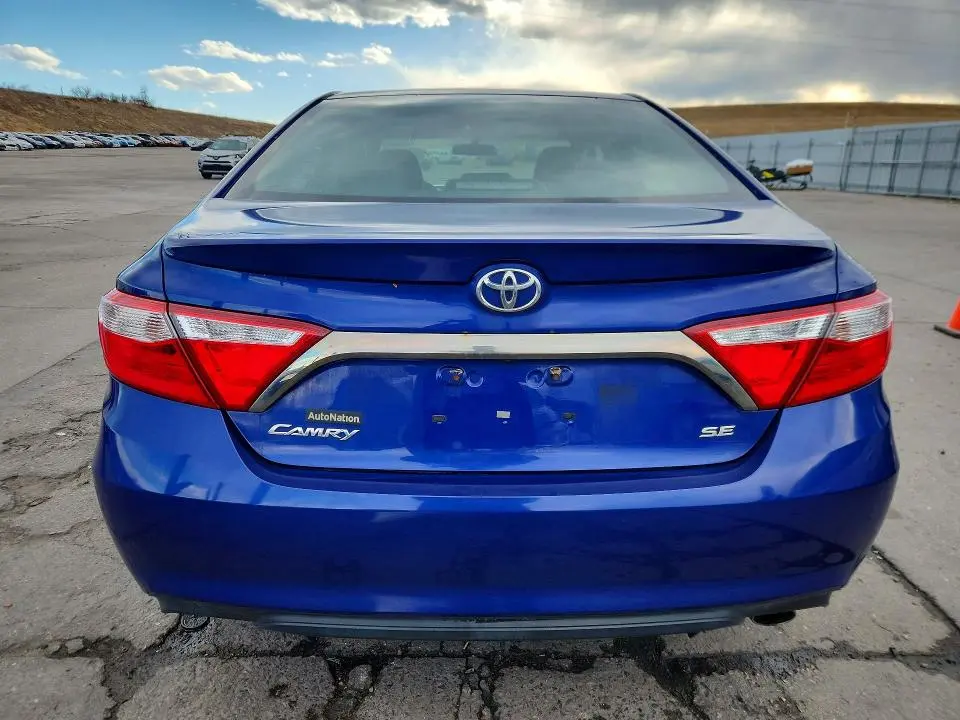 2016 TOYOTA CAMRY SE  