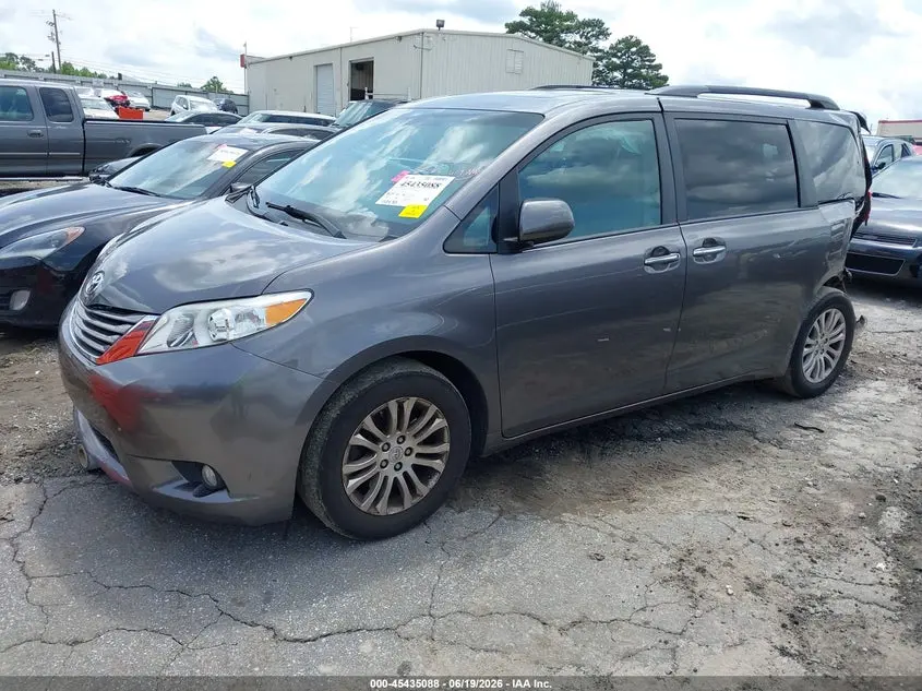 2017 TOYOTA SIENNA XLE 8 PASSENGER