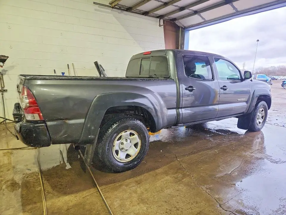2011 TOYOTA TACOMA V6  