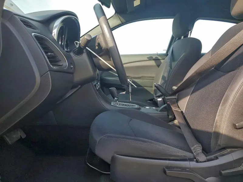 2013 CHRYSLER 200 LX  