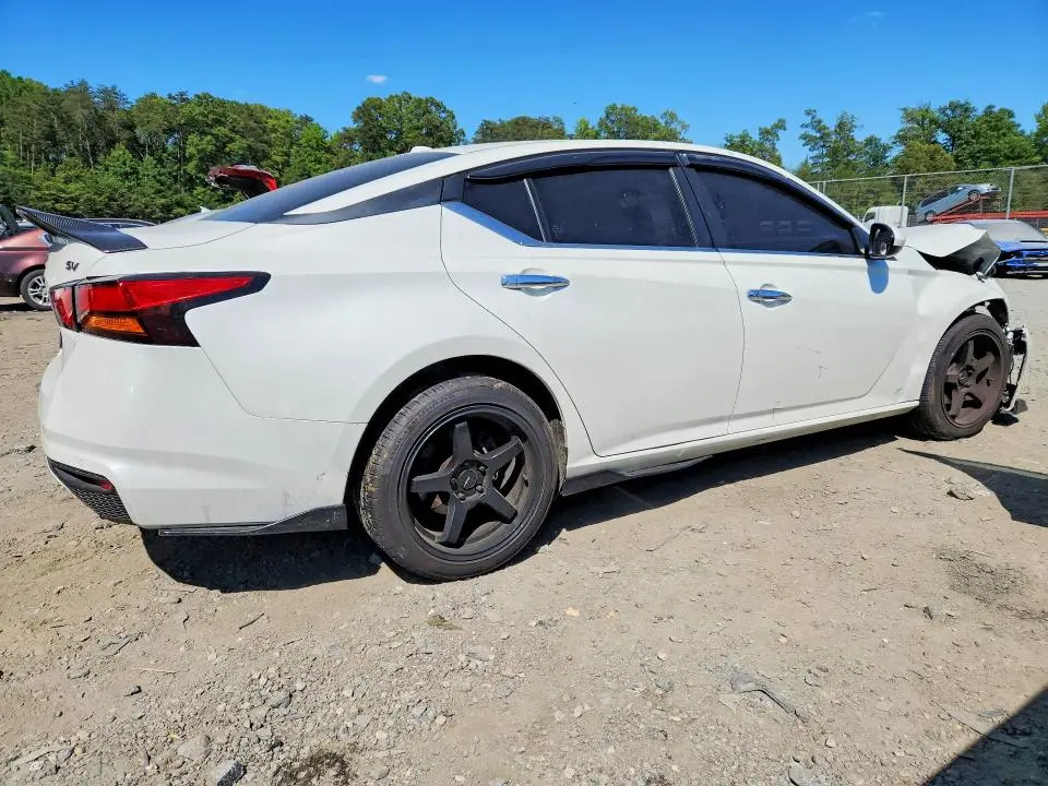 2023 NISSAN ALTIMA SV  