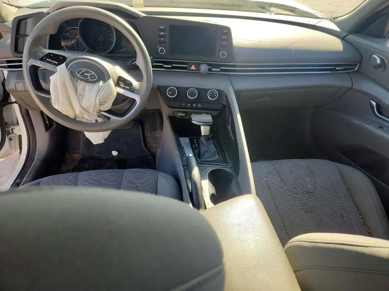 2021 HYUNDAI ELANTRA SE  