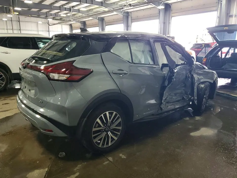2024 NISSAN KICKS SV  