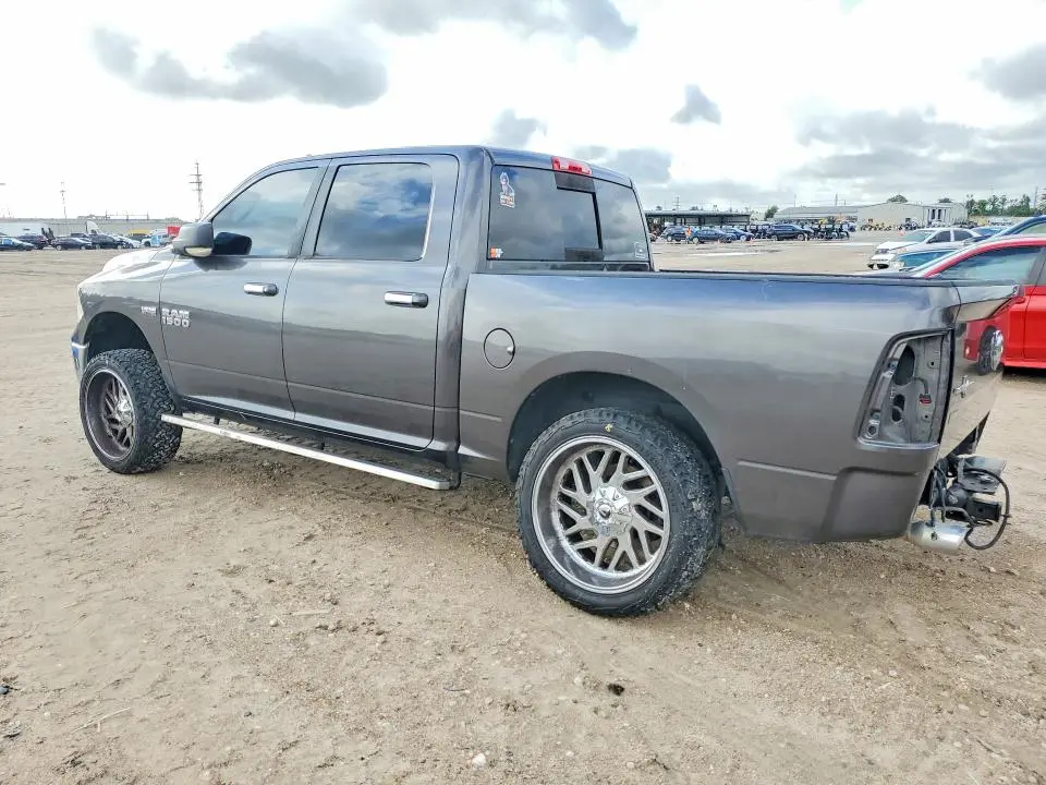 2016 RAM 1500 SLT  