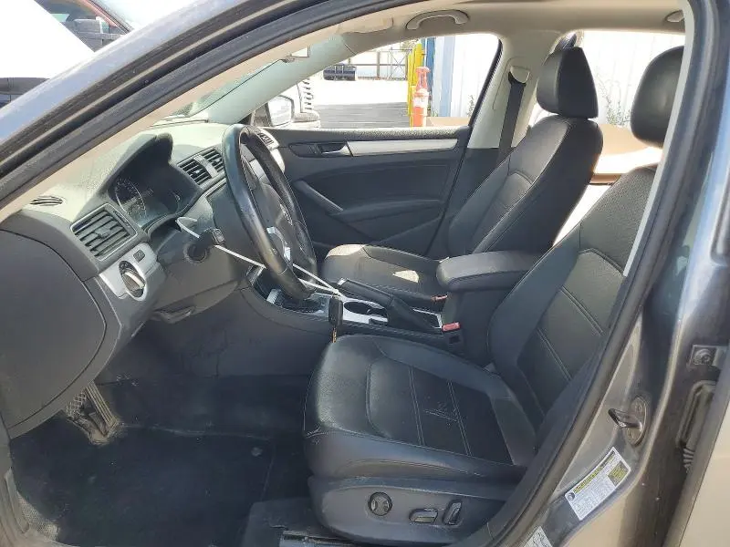 2013 VOLKSWAGEN PASSAT SE  