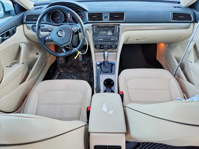 2017 VOLKSWAGEN PASSAT SE  