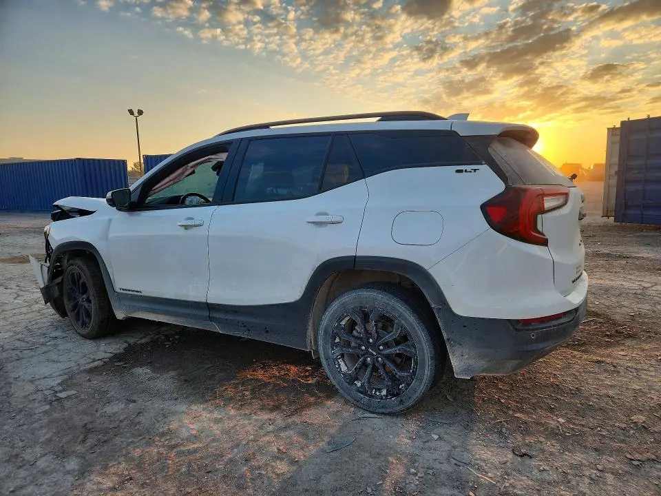 2022 GMC TERRAIN SLT  