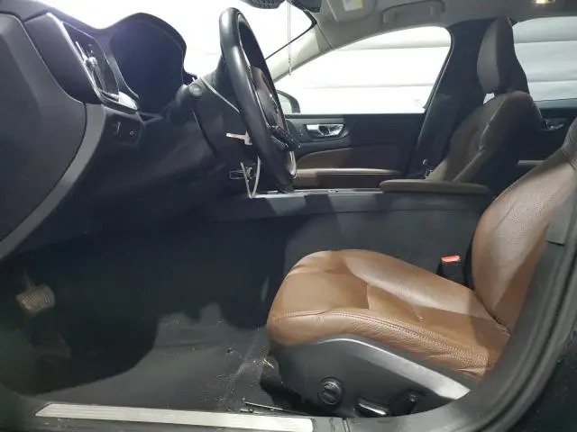 2019 VOLVO V60 T6 MOMENTUM  