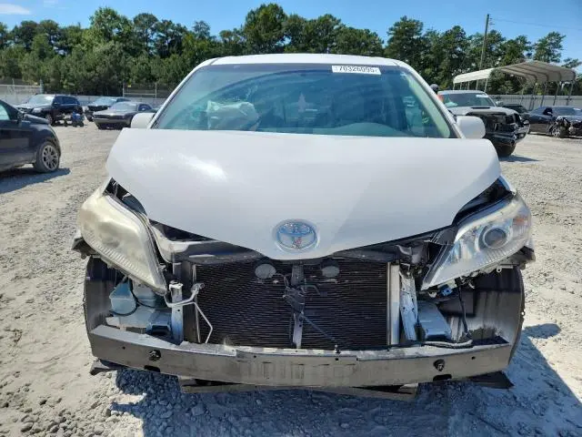 2014 TOYOTA SIENNA LE  