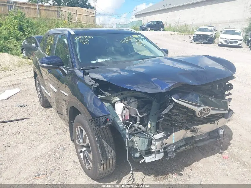 2023 TOYOTA HIGHLANDER XLE